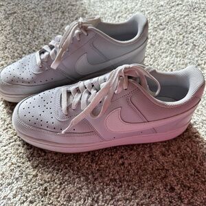 Like New! Women’s Nike Court Vision Low-size 9.5